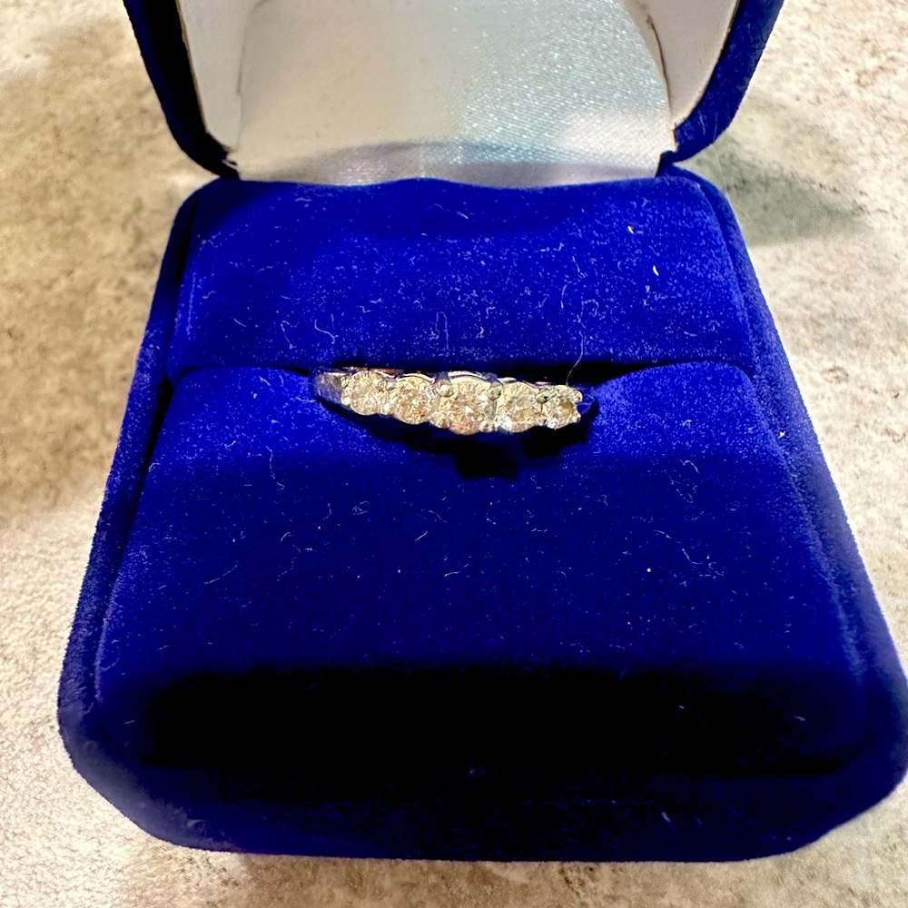 Diamond ring